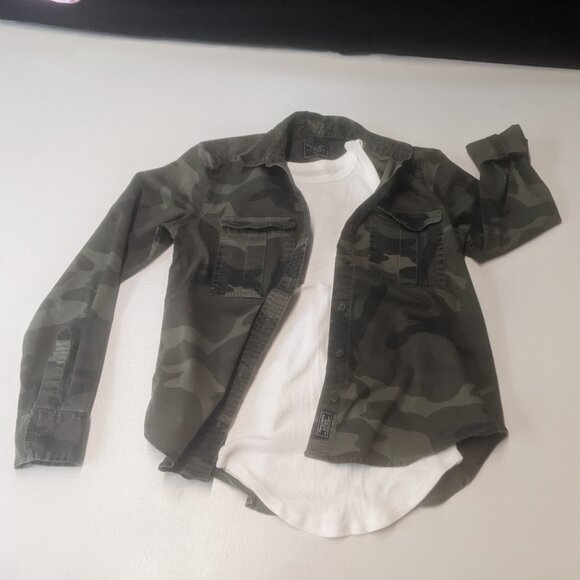 Abercrombie & Fitch Size XS Camo Button Down Long Sleeves - Picture 13 of 13